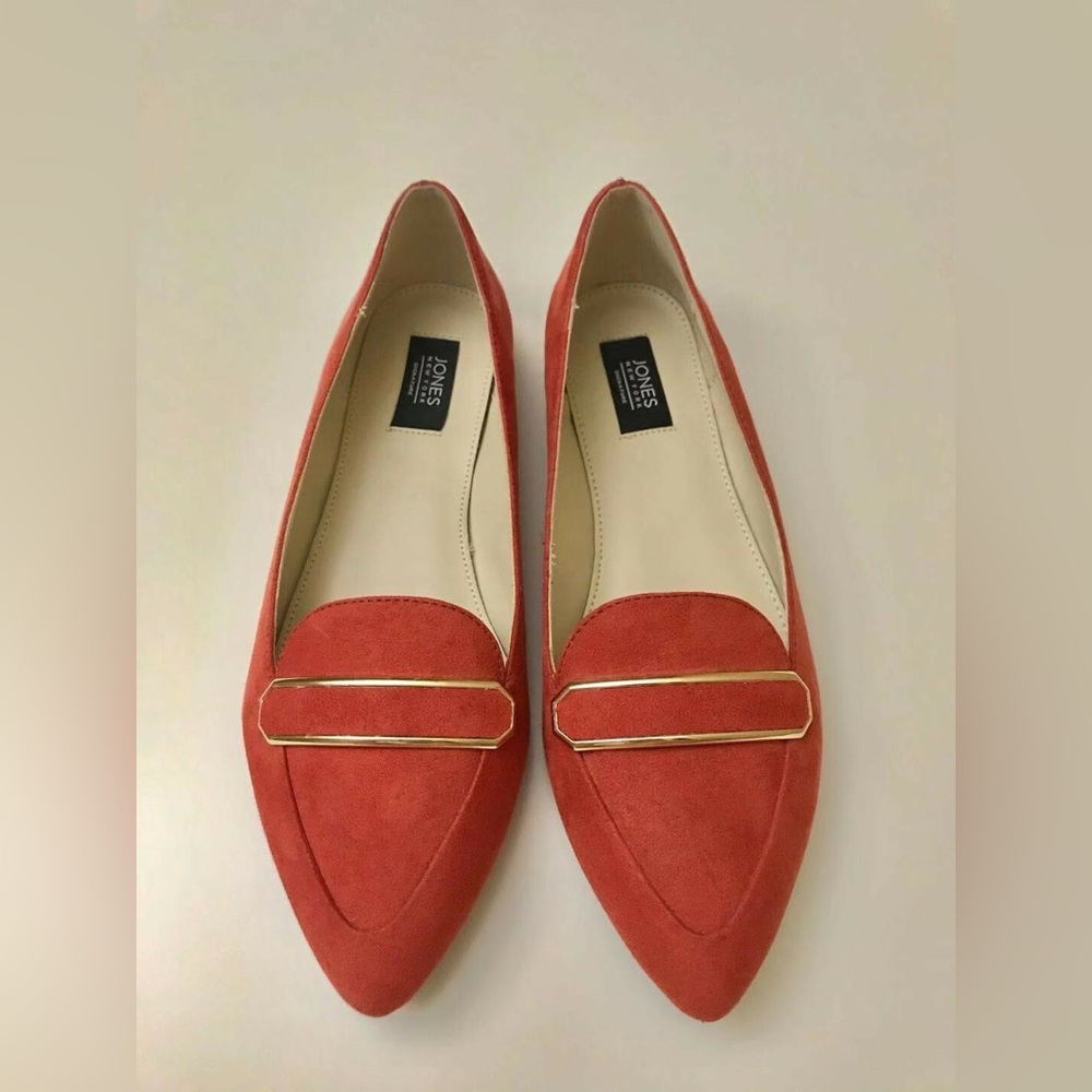 082 Jones New York Vibrant Red Suede Loafers Gold Hardware Pointed Toe Flats 8.5